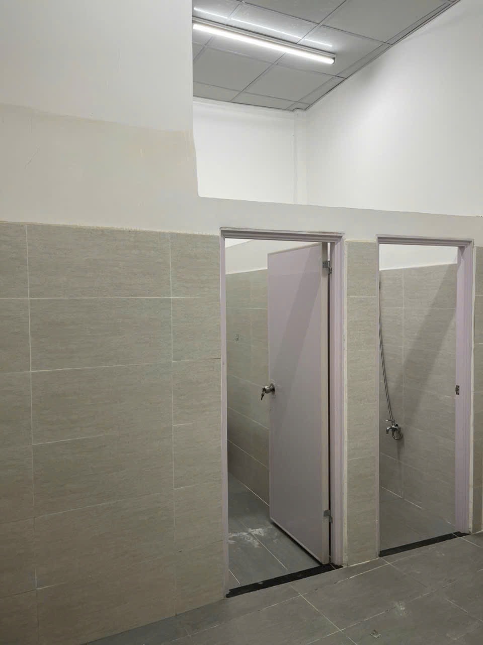 Cho thuê nguyên căn mặt tiền Hồ Hảo Hớn, Phường Cô Giang, Quận 1. 